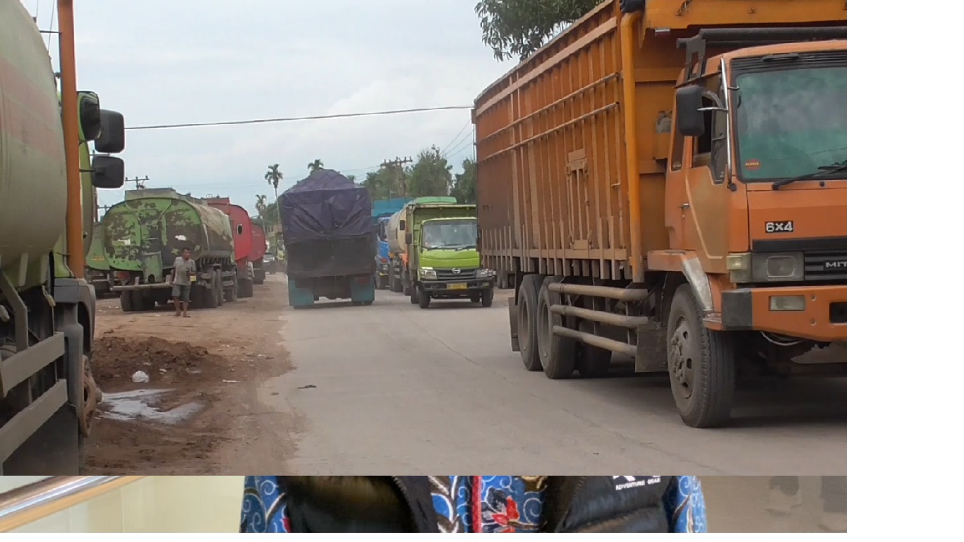 Warga Desa Talang Duku Keluhkan Kemacetan Akibat Aktivitas Bongkar Muat CPO PT Musim Mas