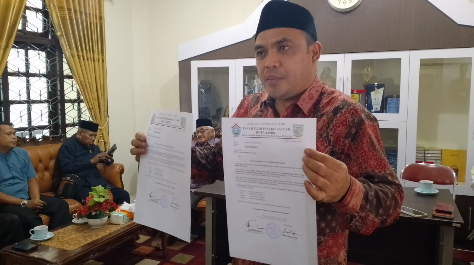 Pria Menari Tidak Pantas, Sanksi Adat Menanti Penyelenggara