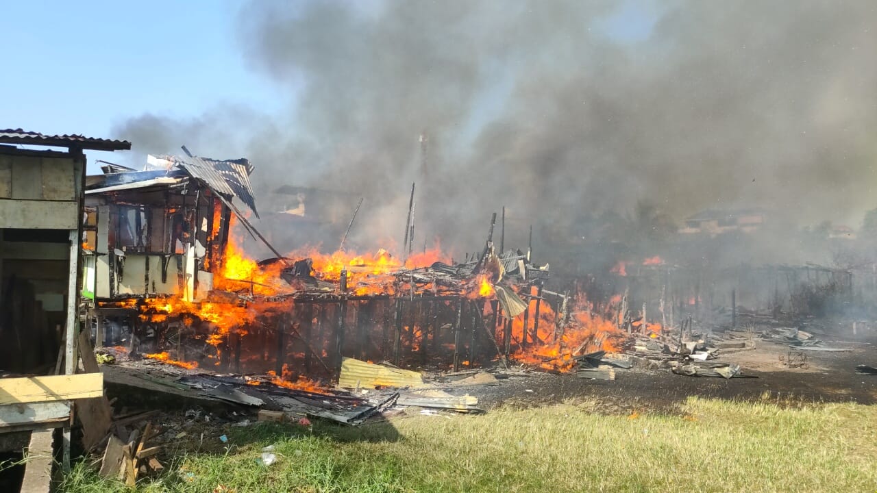 Breaking News!!! Kebakaran di Legok, 20 Rumah Dikabarkan Terbakar