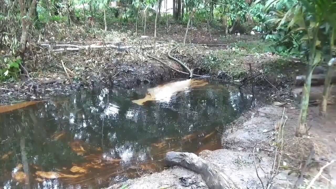 Pipa Minyak Mentah Diduga Milik Pertamina Bocor, Kolam dan Lingkungan Warga Sebapo Tercemar