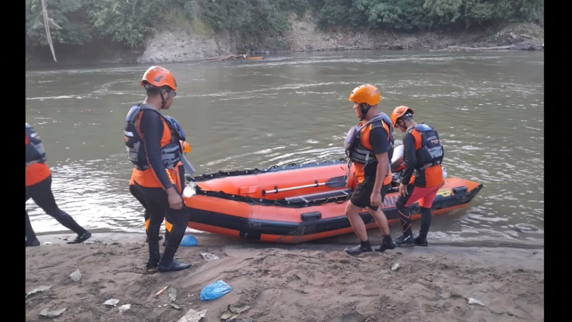 Mandi di Sungai Saat Cuaca Panas, Seorang Remaja Hanyut dan Sudah 3 Hari Belum Ditemukan