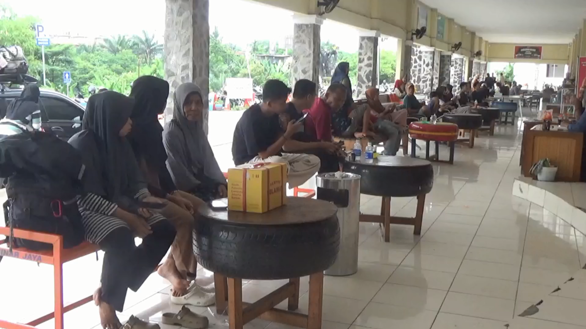 Arus Mudik H+5 Lebaran, Terminal Alam Barajo Tembus 600 Orang Penumpang Per Hari