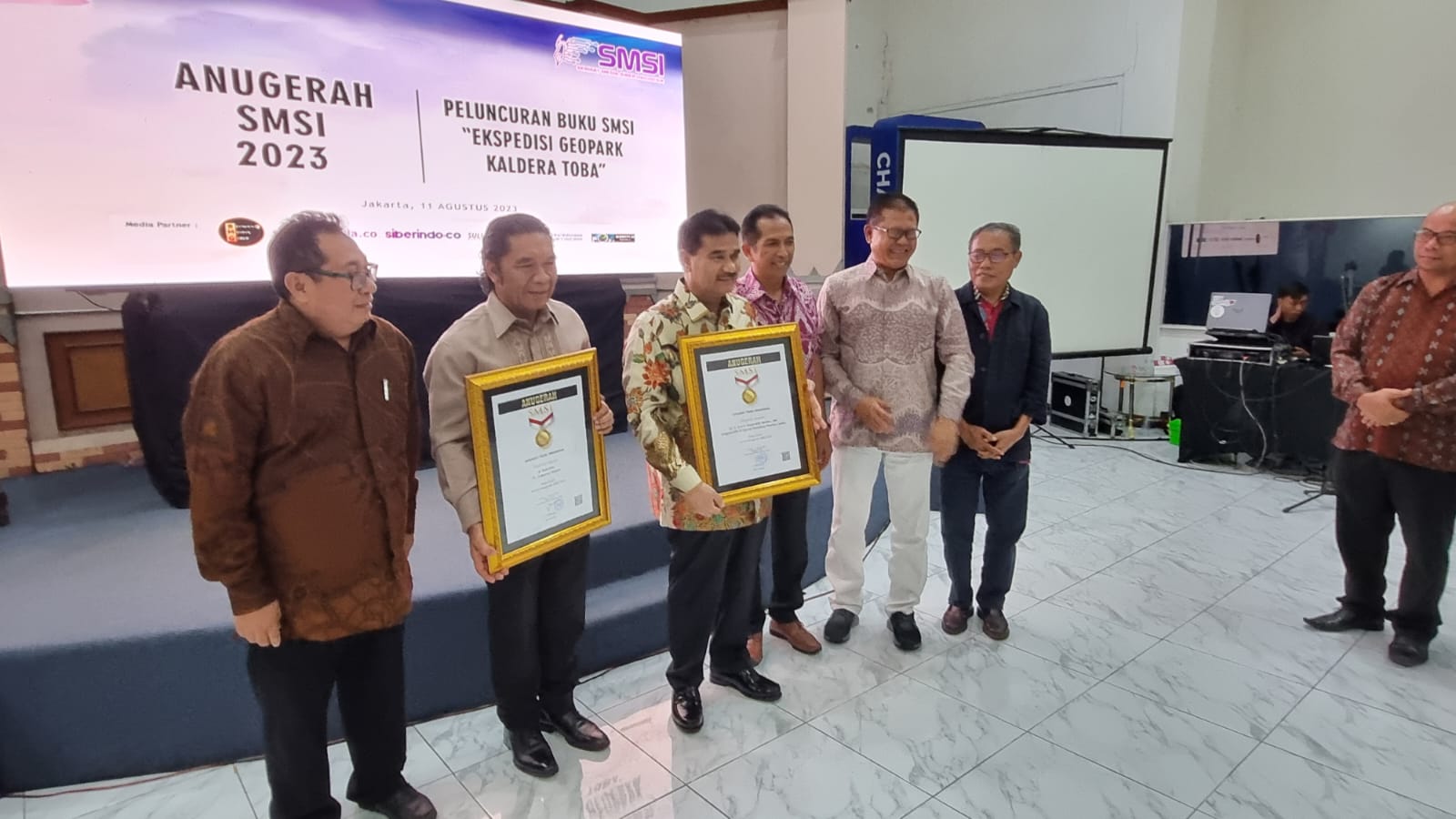 Tokoh Jambi Yang Berkiprah di Tingkat Nasional Sutan Adil Hendra, Raih Penghargaan Sahabat Pers Indonesia  