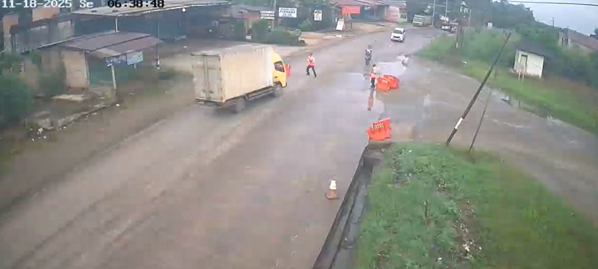 Truk Box Tabrak Lari Petugas UPPKB Muara Tembesi