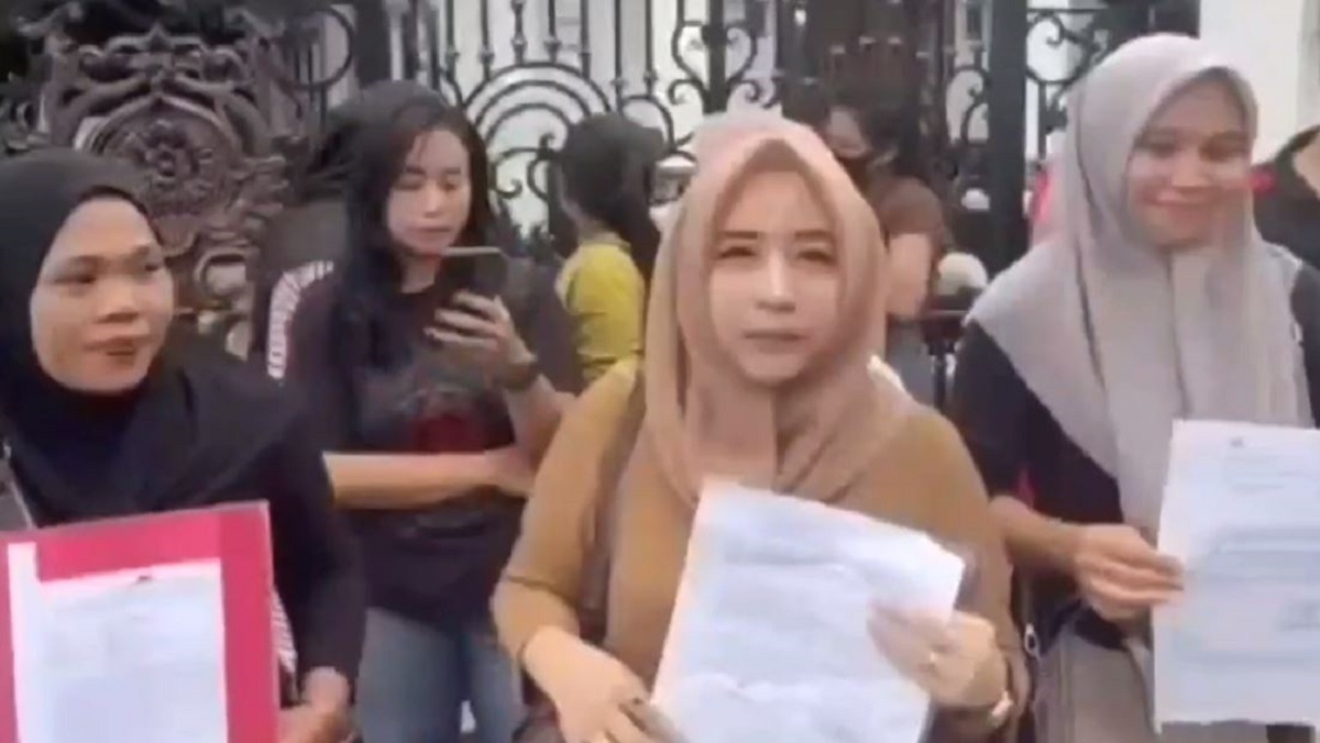 Dugaan Penipuan Investasi Rokok, Puluhan Korban Datangi Rumah Terduga Pelaku