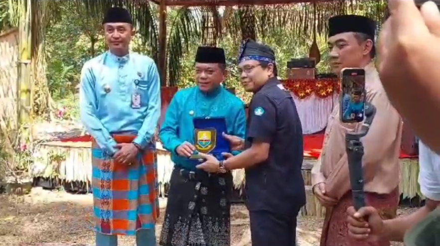 Hadiri Sedekah Adat Empat Lawang Sejarangan, Gubernur Al Haris Ajak Masyarakat Cintai Kearifan Lokal