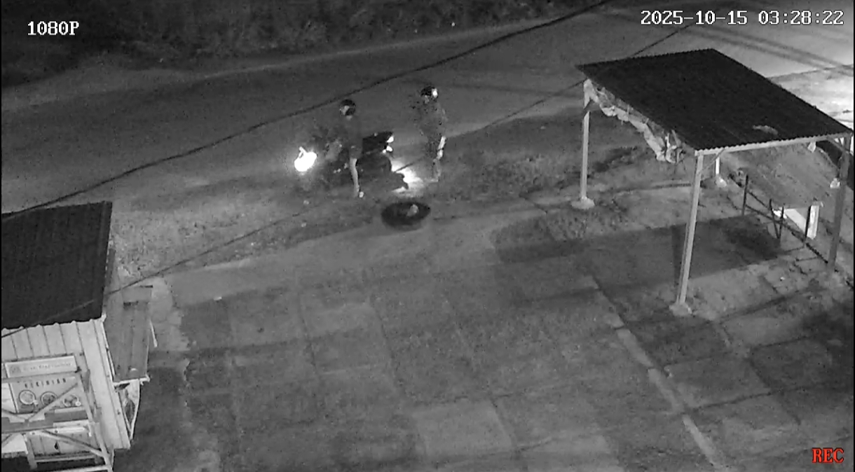 Pencurian Besi Meja Terekam Cctv di Kasang Pudak