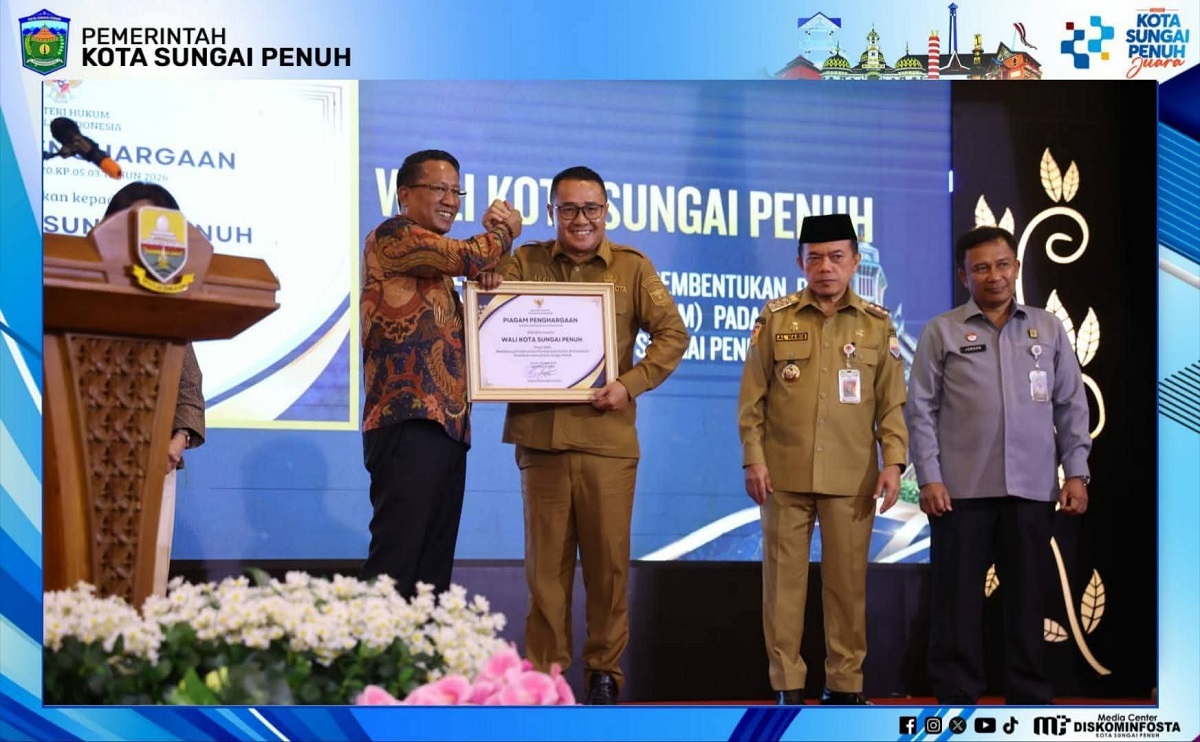 Dukung Posbakum, Wako Alfin Raih Penghargaan