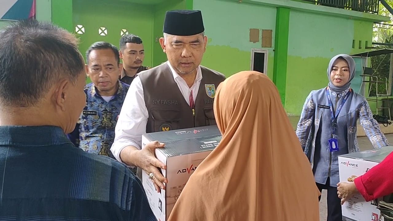 Fasha Serahkan Bantuan Peralatan UMKM Untuk 600 Keluarga Miskin Ekstrem