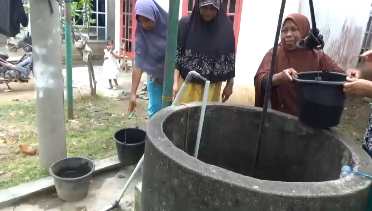 Air Sumur Warga Teluk Pandak Mulai Mengering