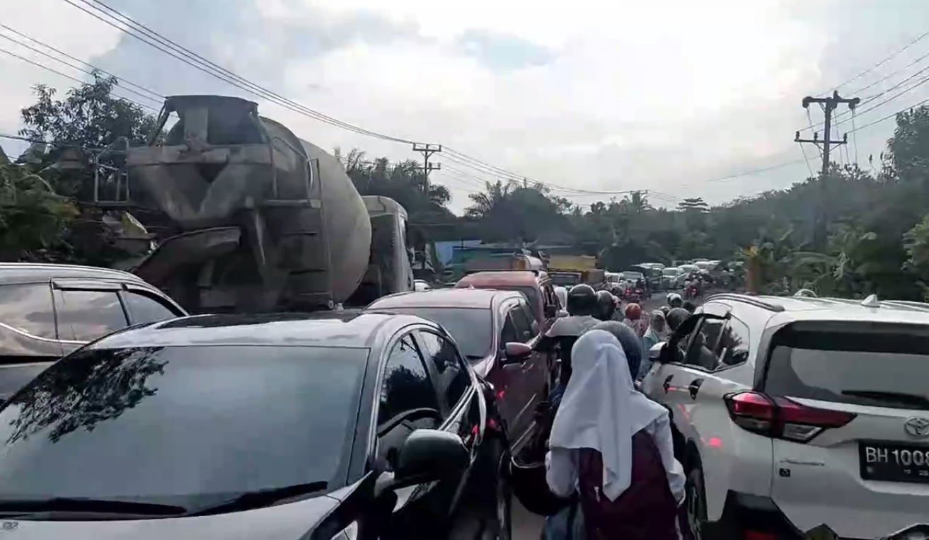 Aktivitas Batu Bara Dihentikan, Macet Panjang di Batanghari Juga Karena Ada Perbaikan Jalan