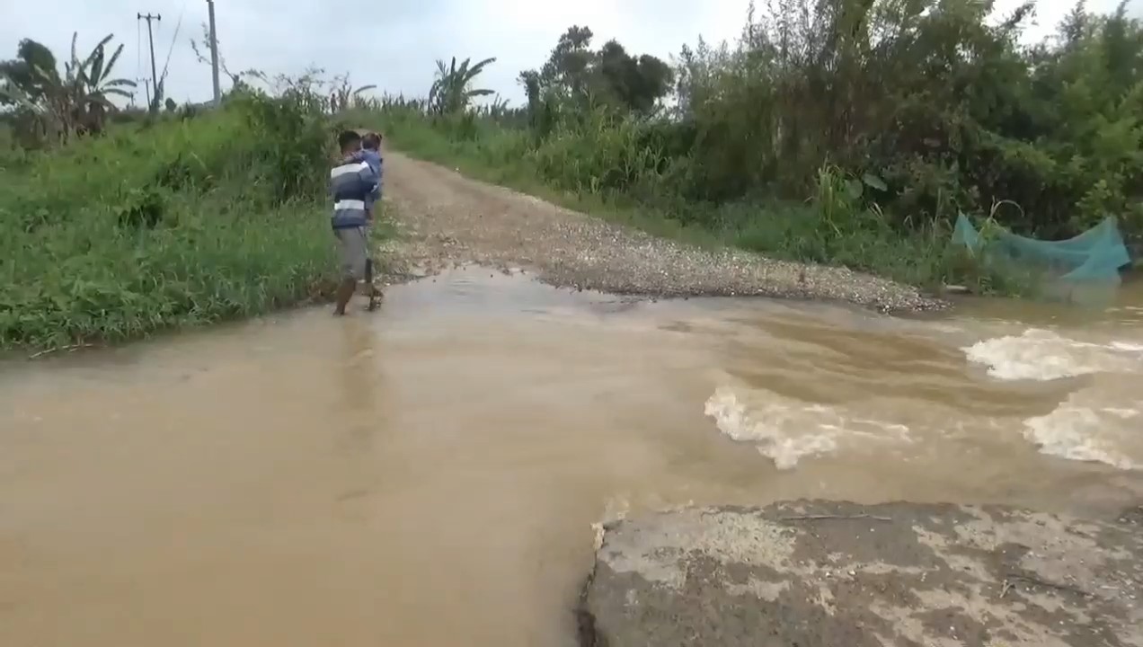 Jalan Penghubung 4 Desa di Taman Rajo Muaro Jambi Sudah 3 Bulan Putus Terendam Banjir