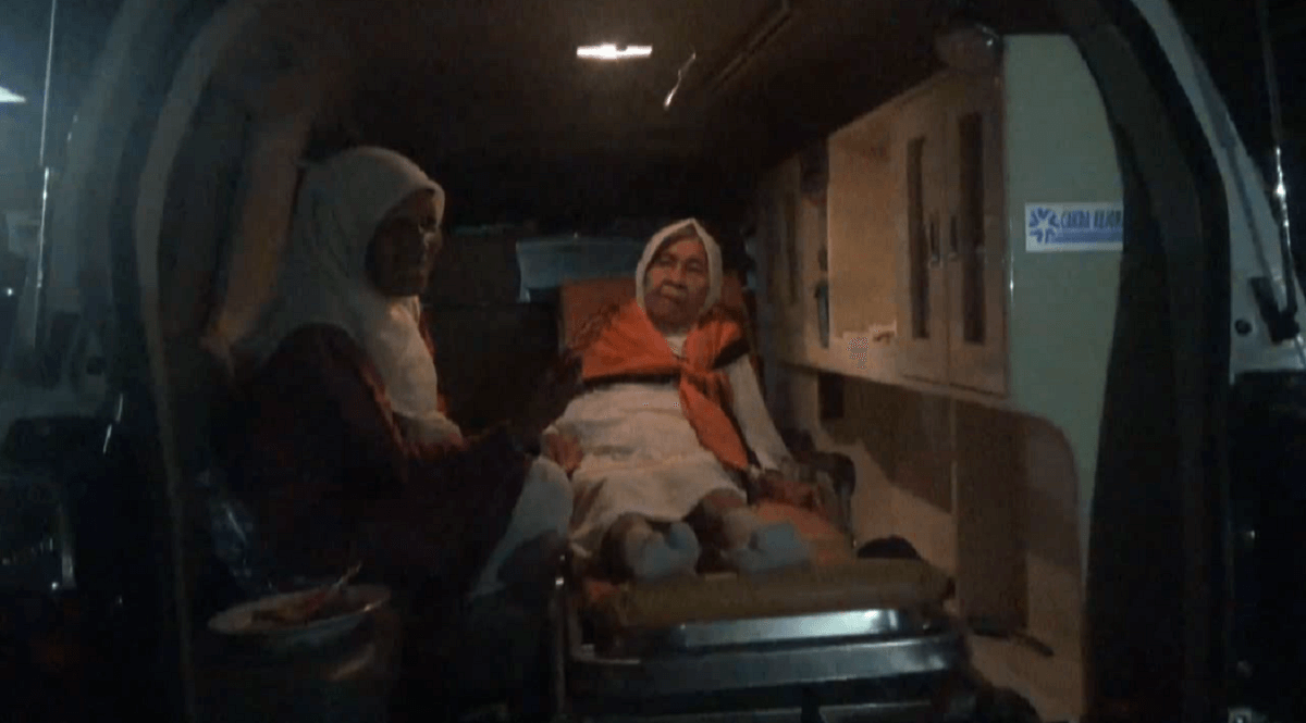 Pulang Haji, 6 Jemaah Asal Batanghari Harus Dibawa Ambulans Karena Kelelahan