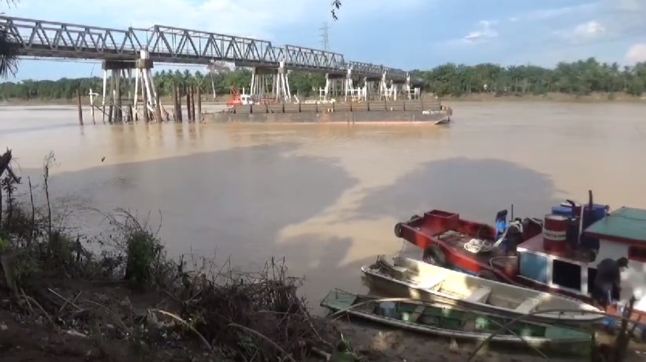 Perbaikan Jembatan Muara Tembesi, Warga Dirikan Posko dan Bersiaga Lakukan Pemantauan