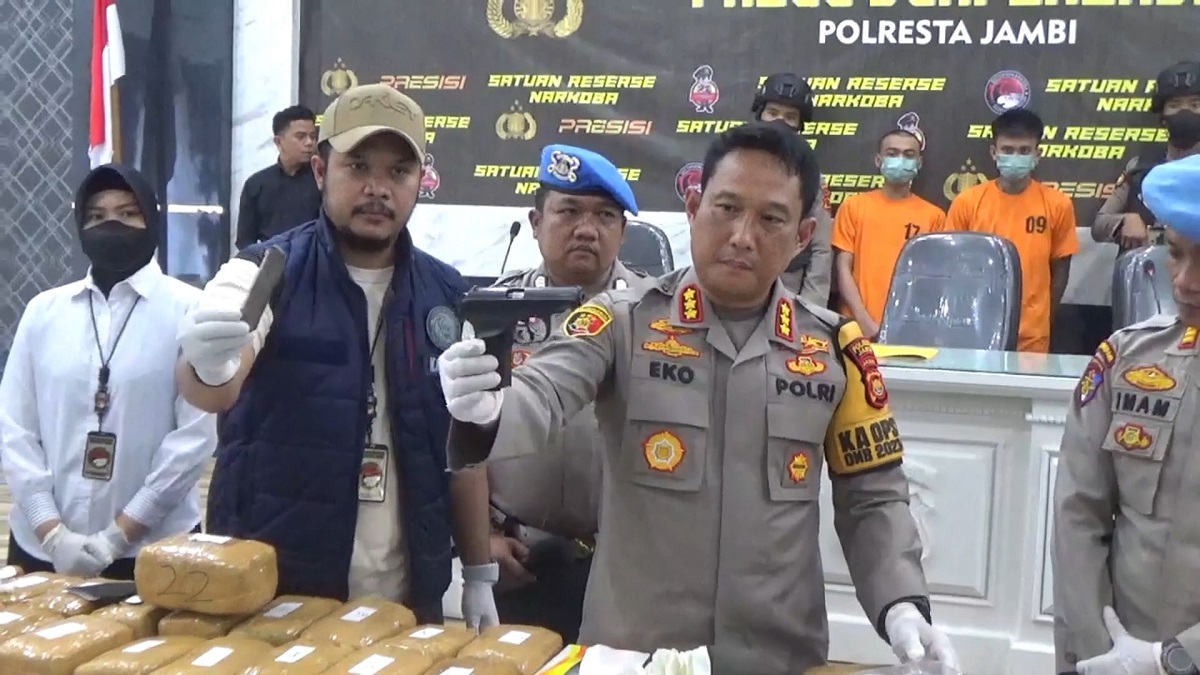 Polresta Jambi Temukan Pistol Jenis Makarov Buatan Rusia Saat Menangkap Pengedar Narkoba