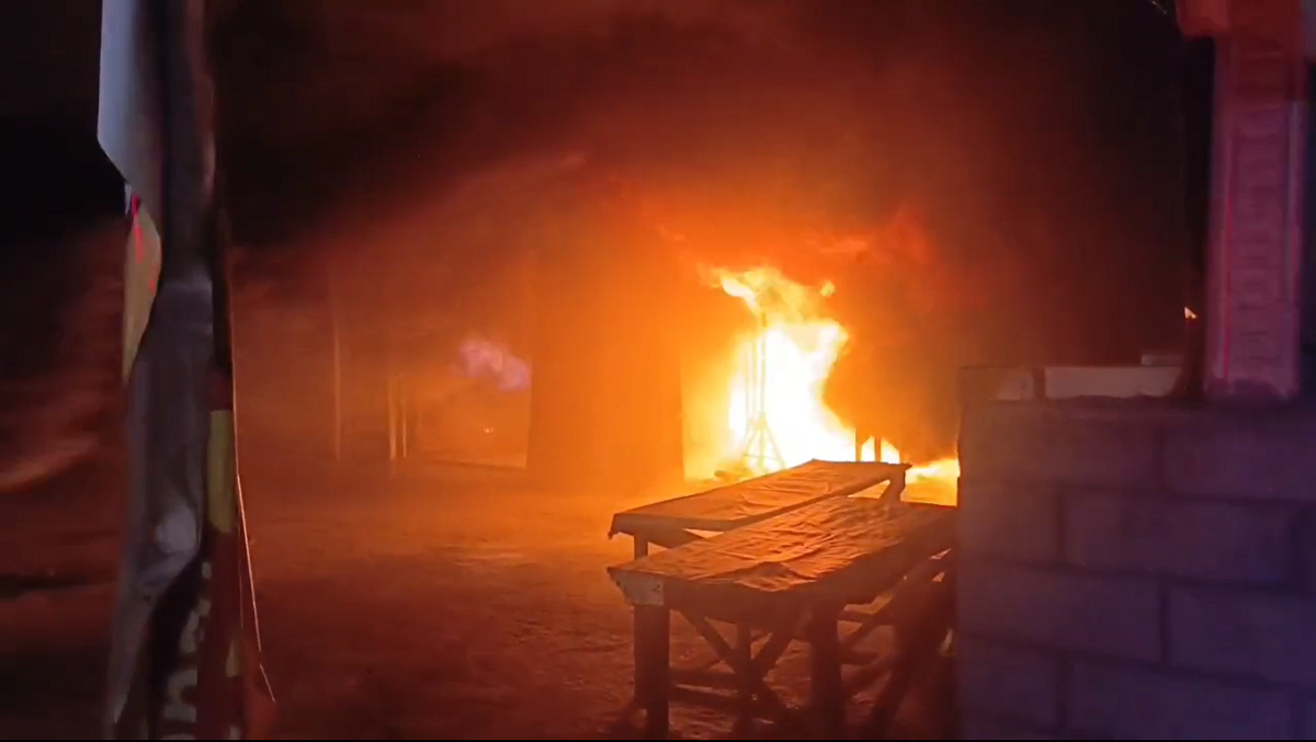 Si Jago Merah Melahap Habis Ruko Johan Luxury Tan, Kerugian Diperkirakan Ratusan Juta