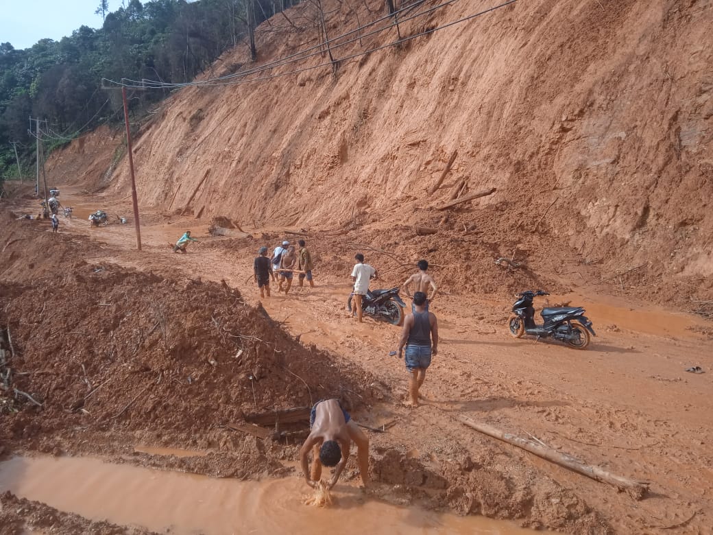 Rawan Tanah Longsor Di Batang Asai, Pj Bupati Minta Ada Solusi Permanen 