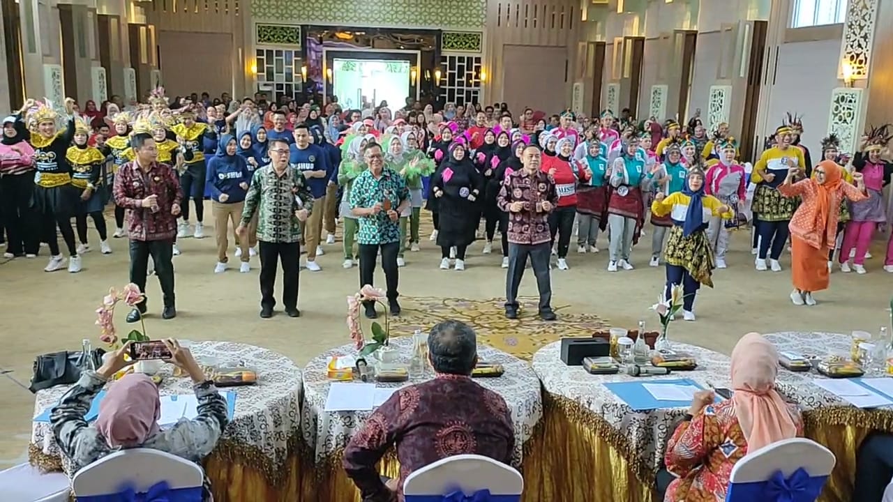 Peringati HUT ke-52 KORPRI, Sri Purwaningsih Buka Lomba Senam Antar OPD