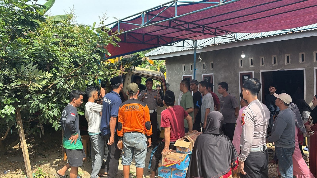 Sebuah Truk di Kabupaten Sarolangun Hampir Tabrak Rumah Duka Akibat Banting Setir
