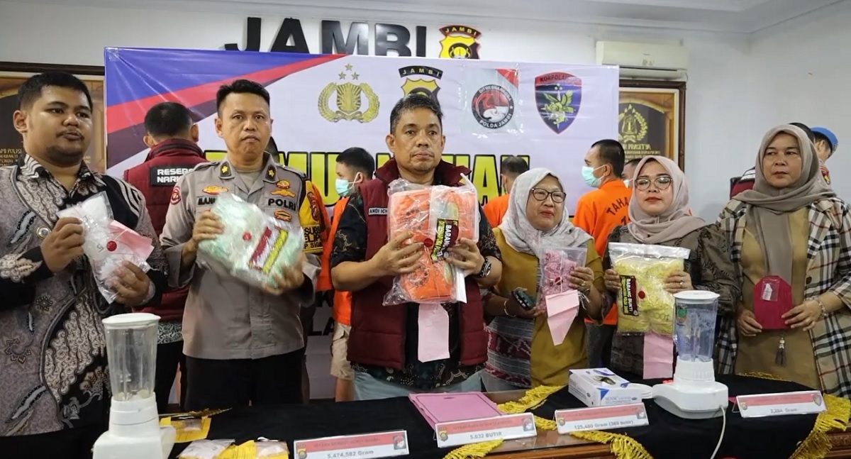 Polda Jambi Musnahkan 5,4 Kg Sabu dan Ribuan Pil Ekstasi Bernilai 8,6 Miliar Rupiah