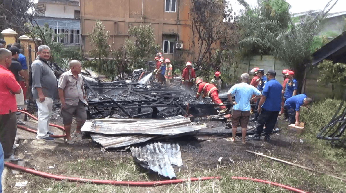 Diduga Karena Colokan HP, 1 Unit Rumah Warga di Beliung Terbakar Hingga Rata Dengan Tanah