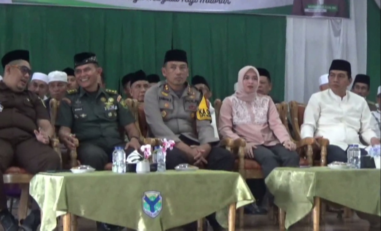 Bupati Fadhil Arief dan Ketua DPRD Anita Yasmin Lepas Keberangkatan 175 JCH Batanghari