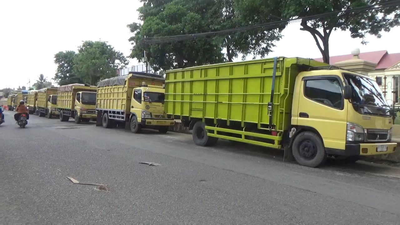 8 Truk Batu Bara Diamankan Polisi Karena Melanggar Jam Operasional