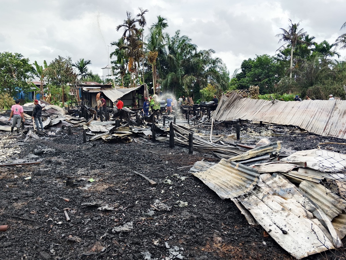 Kebakaran Hebat di Mendahara, 6 Rumah Warga Ludes Terbakar