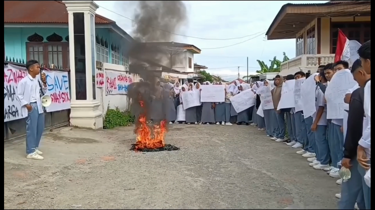 Guru dan Siswa SMA Negeri 6 Kerinci Mogok Belajar Dan Mengajar, Tuntut Pergantian Kepala Sekolah