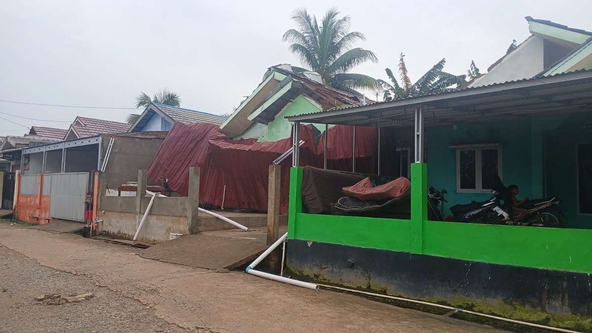 Puluhan Rumah Rusak Diterjang Puting Beliung di Jaluko, Warga Terpaksa Mengungsi