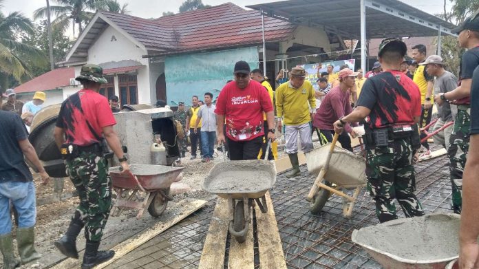 Karbak Skala Besar, Bersama TNI Pemerintah Daerah dan Forkompinda Lakukan Goro Cor Jalan  Warga 