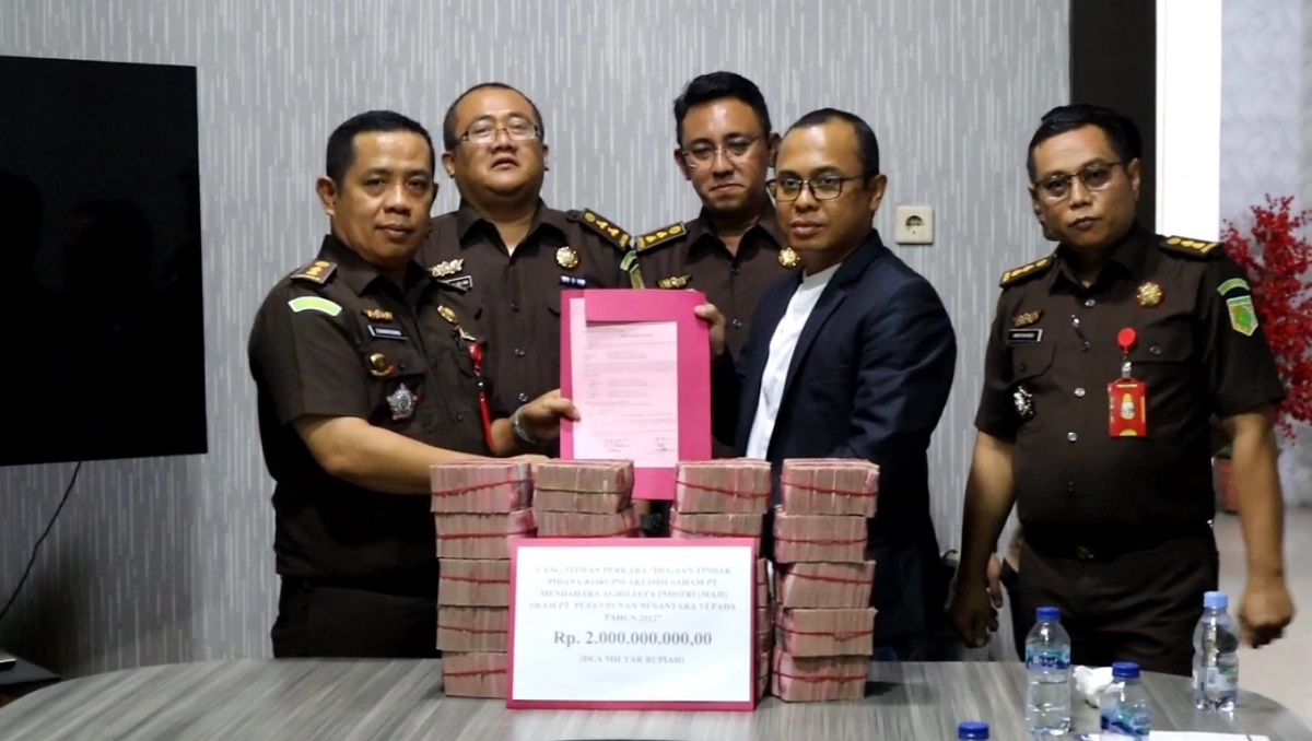 Kejari Jambi Kembali Terima Uang Pengganti Kerugian Negara Rp 2 Miliar Dari Iskandar dan Purnomo