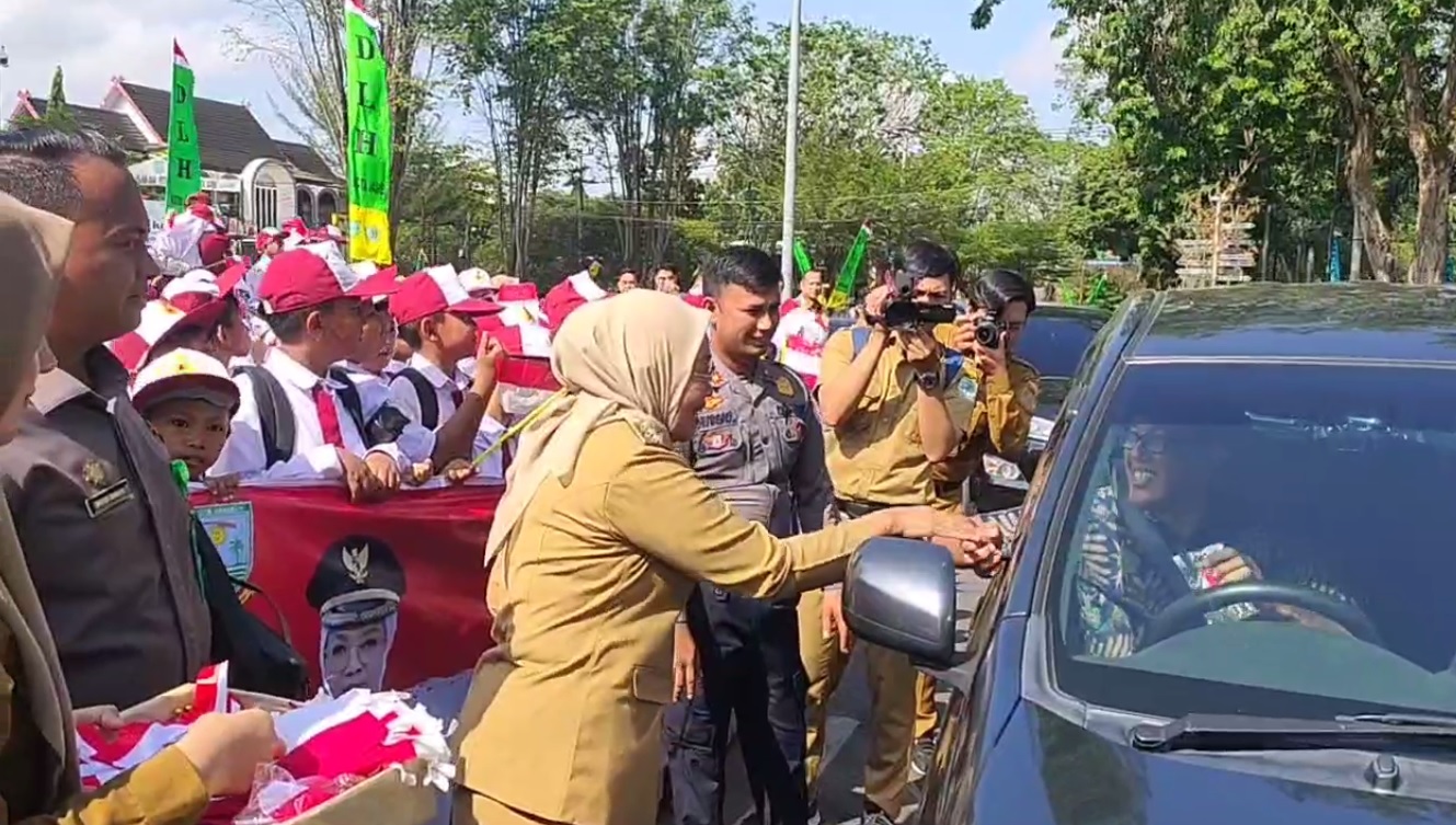 Jelang HUT RI, Pemkot Jambi Bagikan 10 Ribu Bendera Ke Masyarakat 