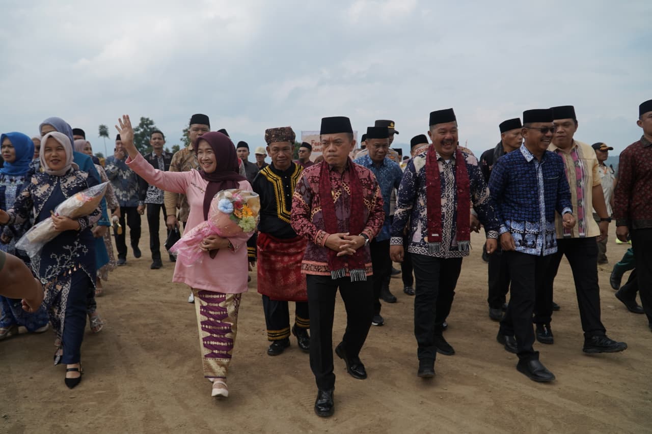 Gubernur Al Haris Harap Kenduri Sko Jadi Pemersatu dan Dorong Perbaikan Sarana Desa