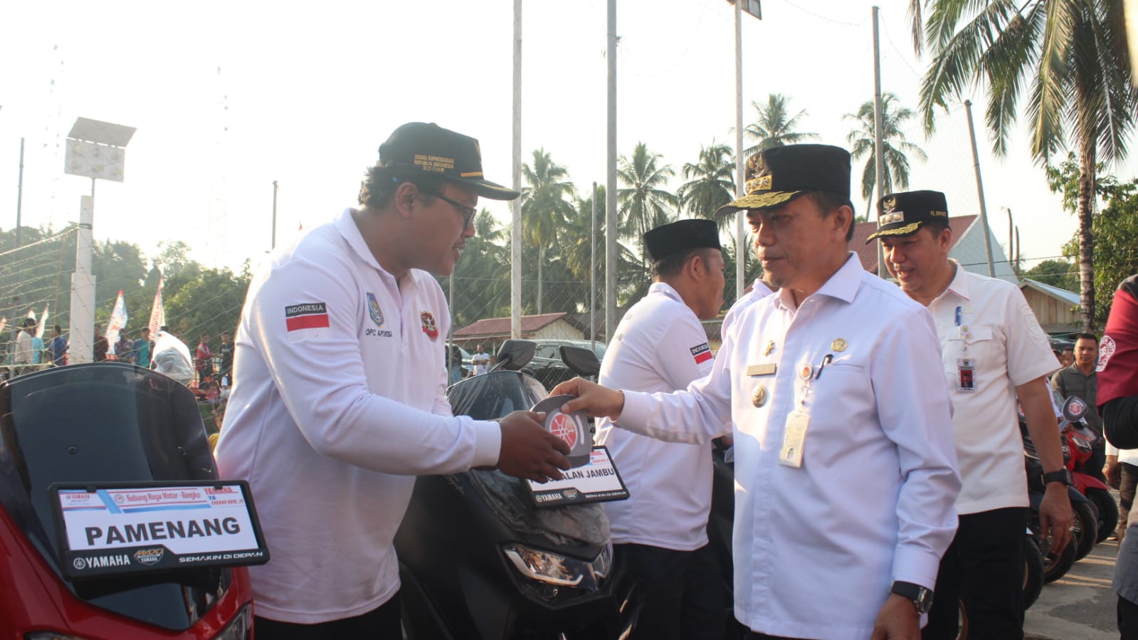 Gubernur Al Haris Berikan Bantuan 215 Unit Sepeda Motor Untuk Kepala Desa di Merangin