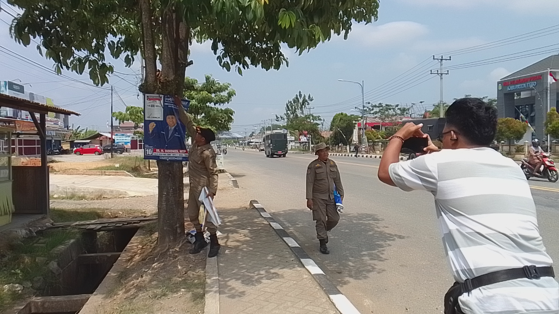 Satpol PP Tebo Copot APS Melanggar Perda Nomor 13 Tahun 2014, Dominan APS Bacaleg