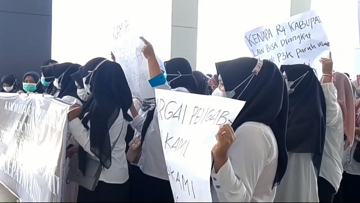 Tenaga Honorer R4 Kerinci Geruduk Kantor Bupati, Desak Kepastian Status P3K
