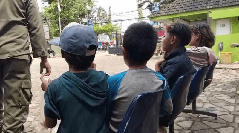 Satpol PP Kota Jambi Tertibkan 4 Anak Jalanan yang Masih di Bawah Umur