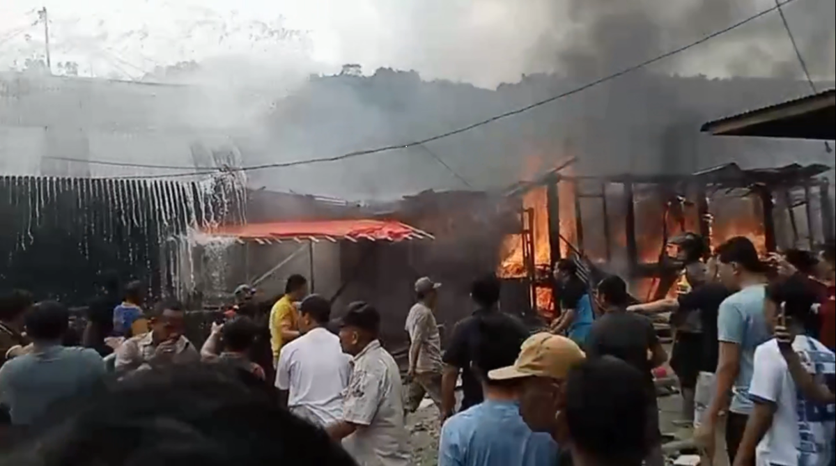 4 Unit Rumah di Kerinci Habis Dilalap Sijago Merah