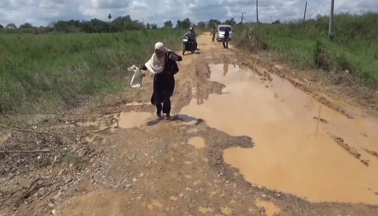 Pasca Bencana Banjir, Jalan Kabupaten di Kecamatan Taman Rajo Rusak Parah 