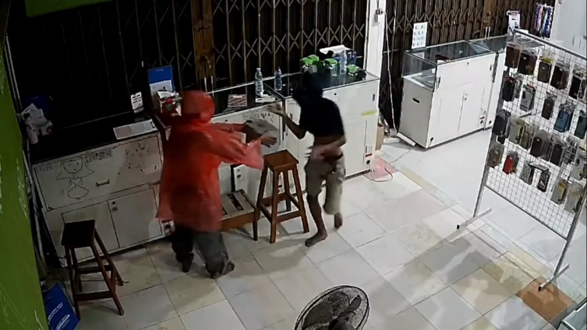 CCTV Ungkap Aksi Pencurian di Konter HP Betara, Satu Pelaku Tertangkap