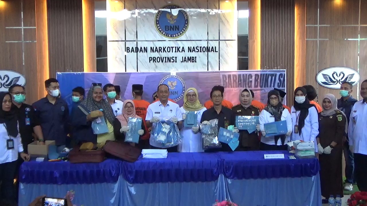 BNNP Jambi Musnahkan 1,1 Kg Sabu dan 8 Kg Ganja