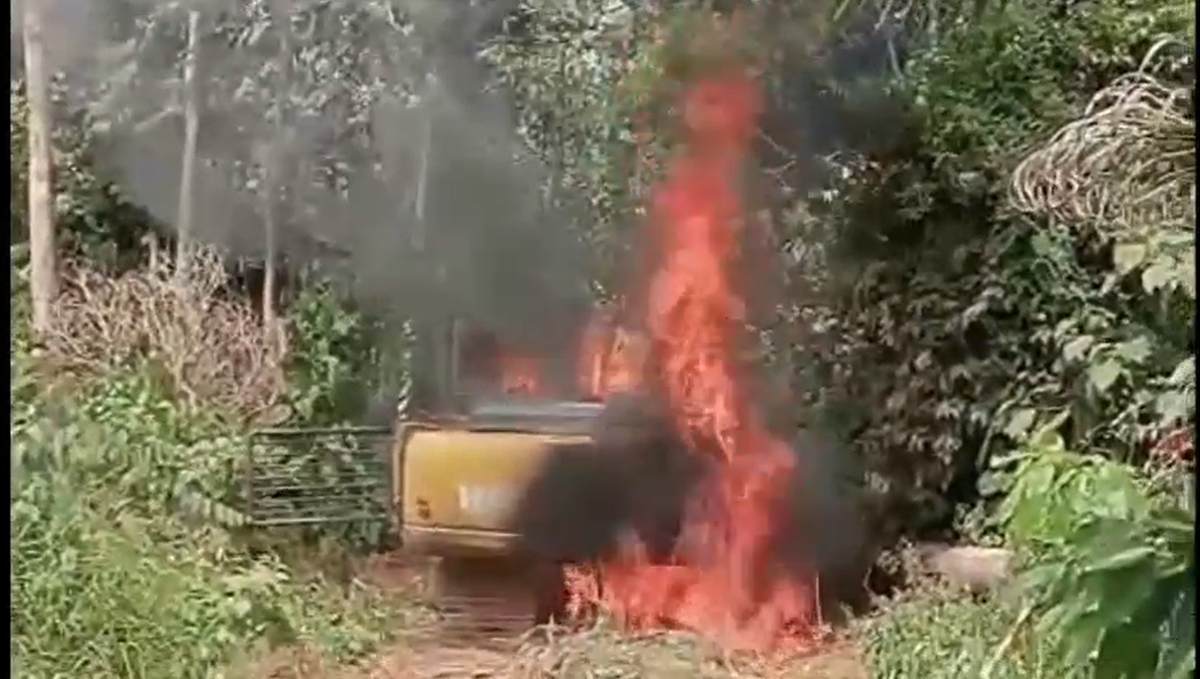 Berantas Peti, Ratusan Warga Dusun Bathin 2 Pelayang Sisir Sungai Batang Tebo