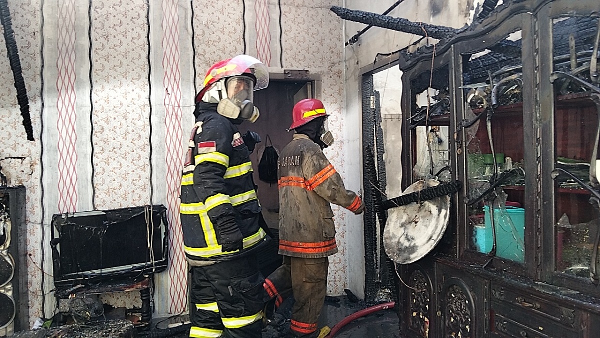 Kebakaran Hebat di Alam Barajo, Rumah Warga Hangus dan Bocah Alami Luka Bakar