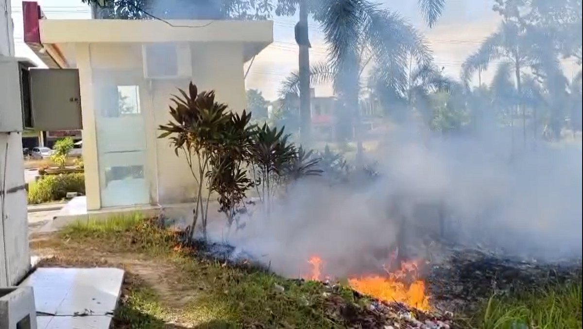 Kepulan Asap Muncul di Komplek Perkantoran Bupati Tebo, Hampir Sebabkan ATM Kebakaran