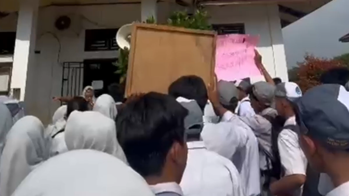 Pasca Siswa  Smkn 7 Tanjab Barat Unjuk Rasa  Perbaikan Sapras