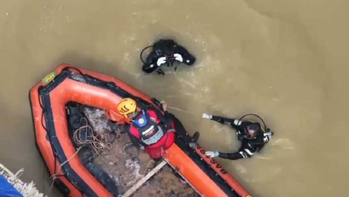 Pencarian Orang Tenggelam, Tim Basarnas Terkendala Derasnya Arus di Dasar Sungai Batanghari 