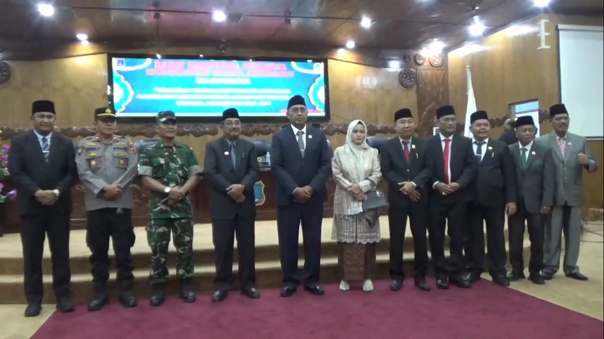 KETUA DPRD TANJAB BARAT LANTIK SUBARI SEBAGAI ANGGOTA DEWAN PAW TANJUNG JABUNG BARAT