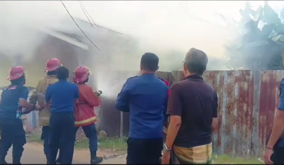 4 Bedeng dan 1 Rumah di Sungai Pinang Terbakar