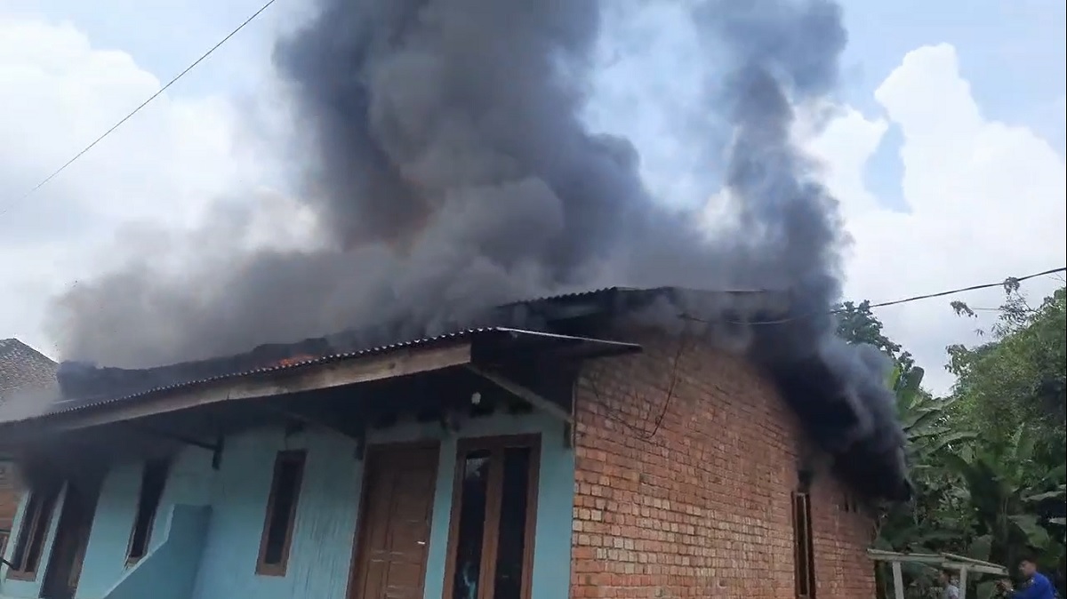 2 Unit Rumah Bedeng Hangus Terbakar Di Kumpeh Ulu